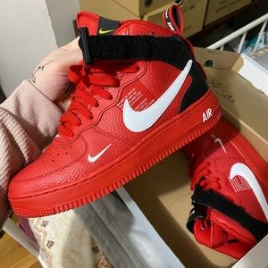 Air Force 1s Mid